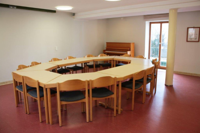 Bild des Seminarraumes im Haus Contakt